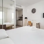 Comfort By Bookinghost Apartment Warschau