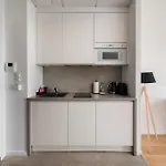 Comfort By Bookinghost Apartment