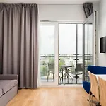 Comfort By Bookinghost Apartment