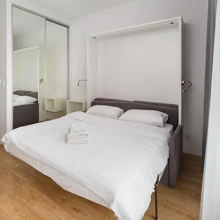 Comfort By Bookinghost Warschau