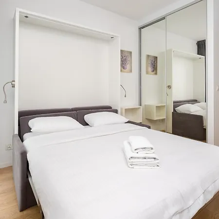 Comfort By Bookinghost Warschau