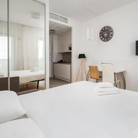 Comfort By Bookinghost Appartement Warschau