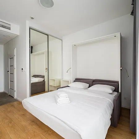 Comfort By Bookinghost * Warsaw