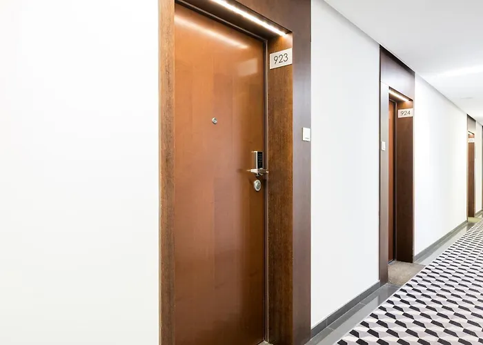 Comfort By Bookinghost * وارسو