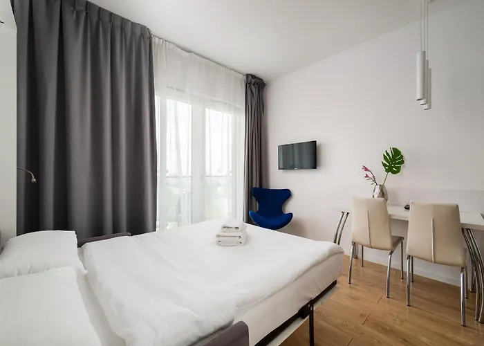 Comfort By Bookinghost شقة وارسو