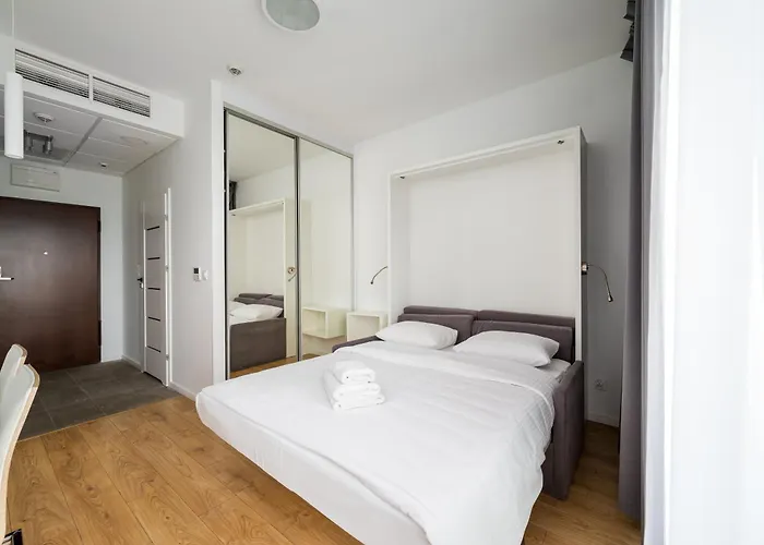 Comfort By Bookinghost * وارسو